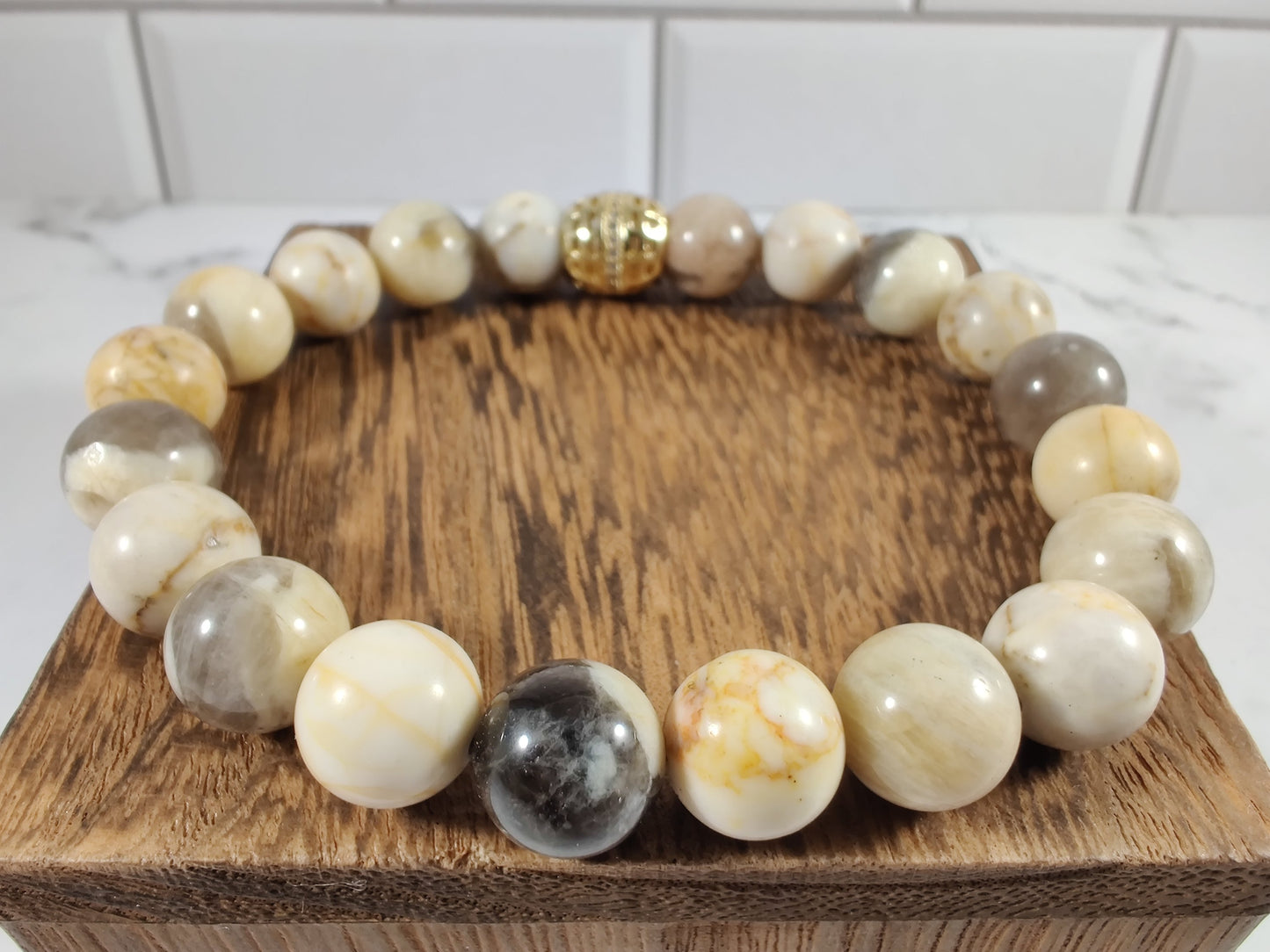 10 mm feldspath and Hubei magnesite energy bracelet image 0